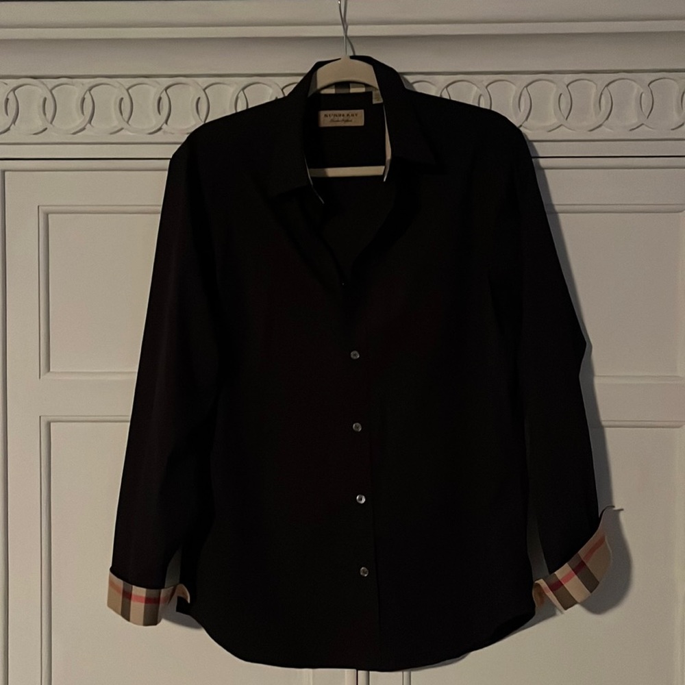 Black Burberry shirt size medium ! Great condition 🤩